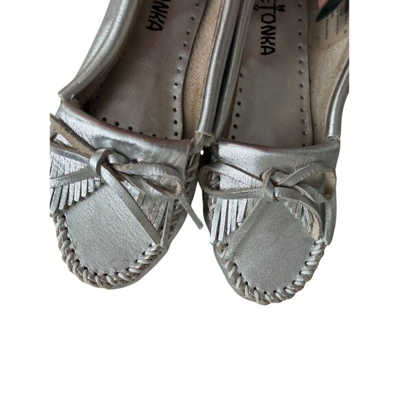 MINNETONKA Silver Leather Moccasins Flats Size US 6 - Picture 2 of 8